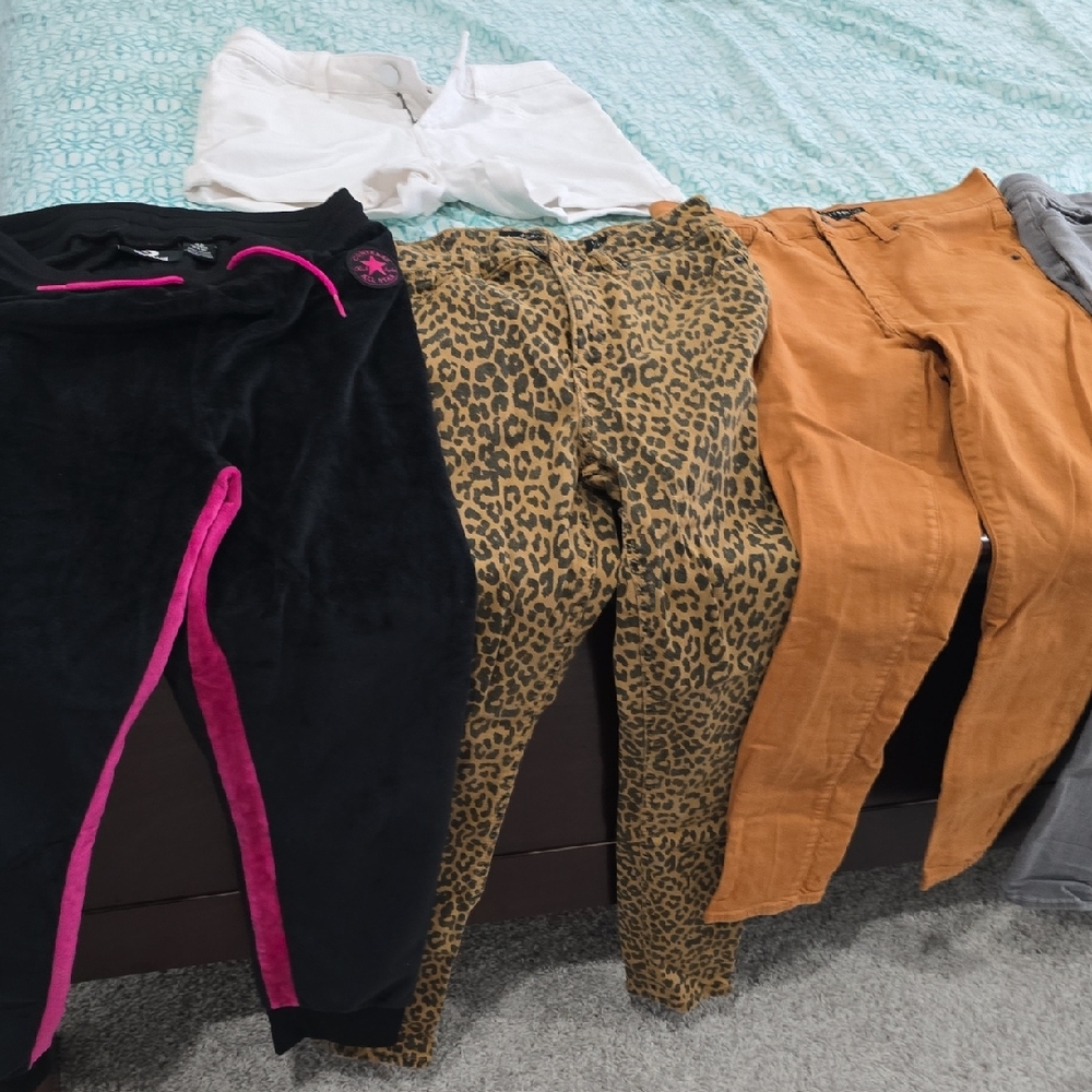 Total 6 Pants , 1 Tshirt , 1 Shot , Check Pictues For Sizes& Brands